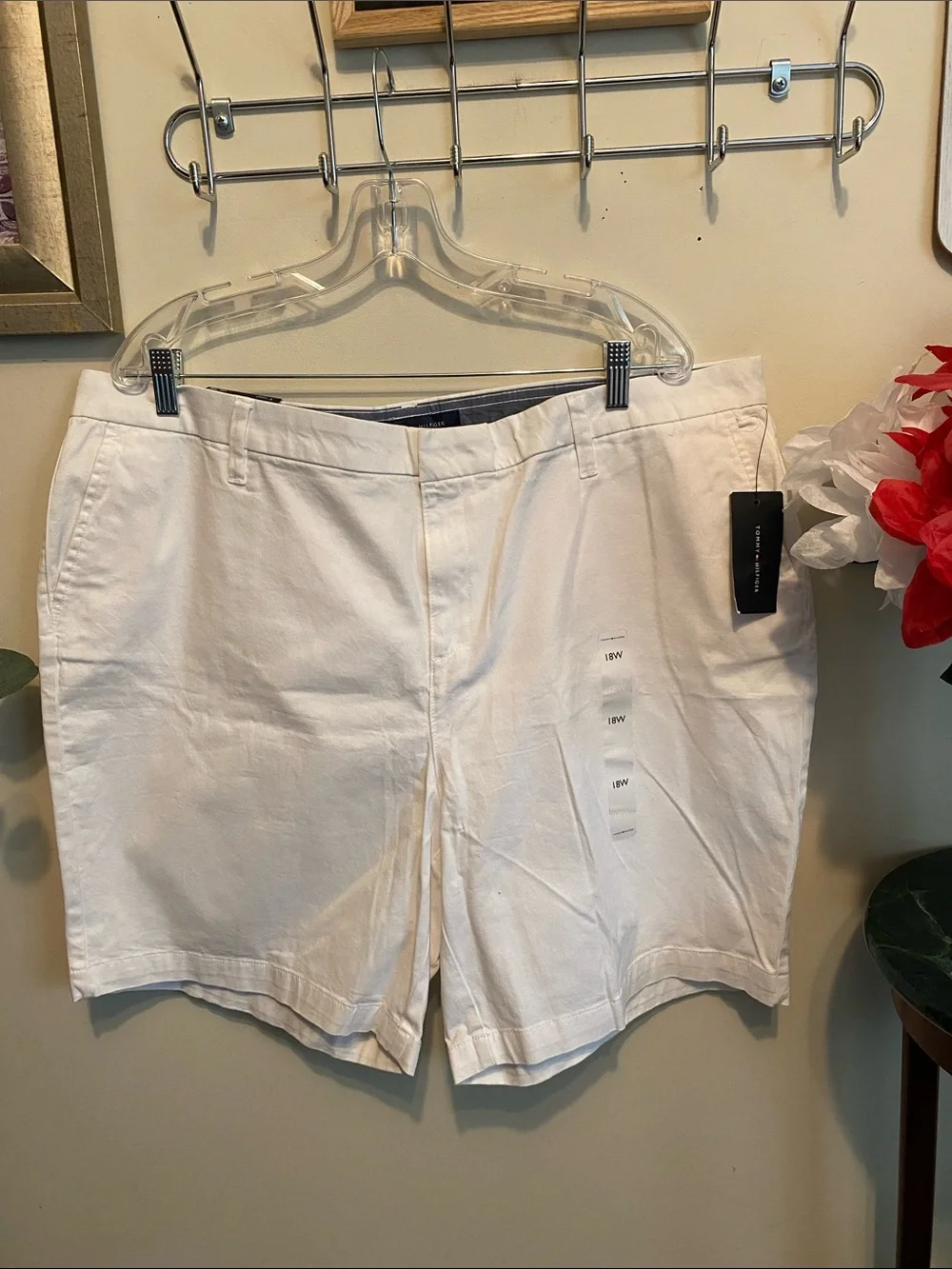 NWT Tommy Hilfiger Classic White Women's Shorts Size 18W Retail $70 - Picture 1 of 7